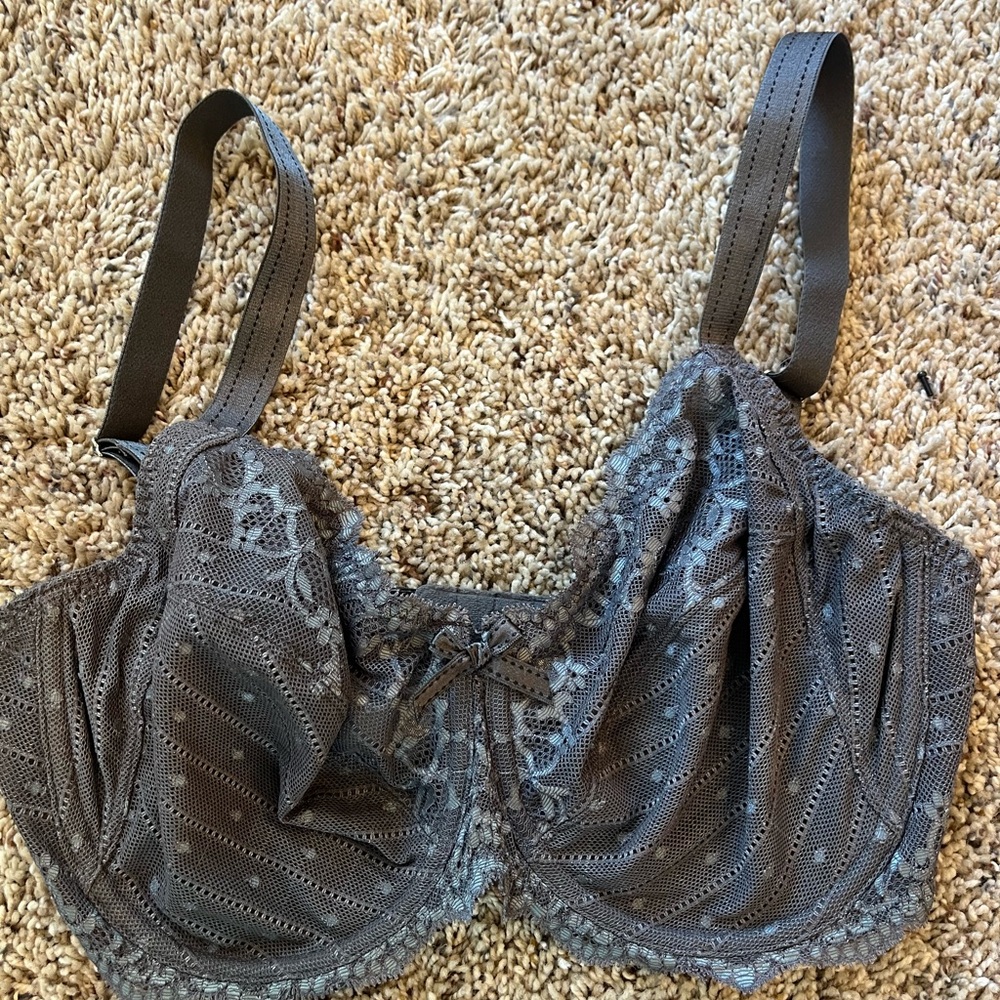 Chantelle Grey Lace Bra - Picture 2 of 4